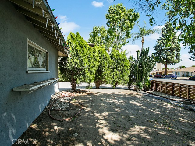 17189 Chatsworth Street photo 8