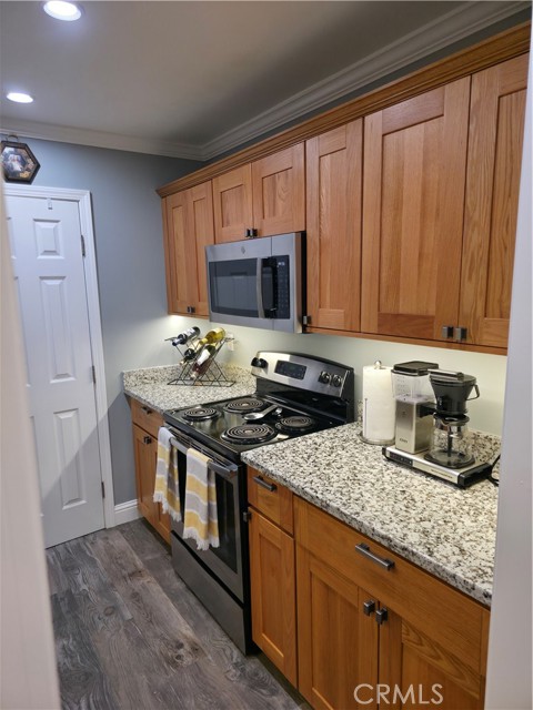 2300 Laguna Cir, #B, Concord CA: https://media.crmls.org/medias/cf6b10d9-ad8f-4c44-9ce9-ed5e3c5603a6.jpg