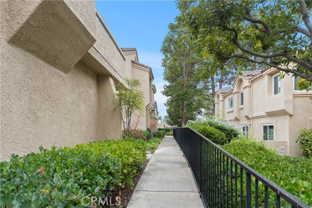 Detail Gallery Image 2 of 22 For 21175 Gladiolos, Lake Forest,  CA 92630 - 2 Beds | 2 Baths