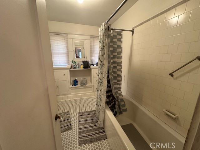 1045 Gladys Avenue, Long Beach CA: https://media.crmls.org/medias/cf6b8093-6ec2-4a16-8f8d-01a0dd22796d.jpg