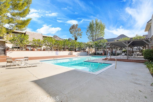 10201 Mason Avenue, Chatsworth CA: https://media.crmls.org/medias/cf6c94b1-b8c0-4392-a706-4e474b6eb760.jpg