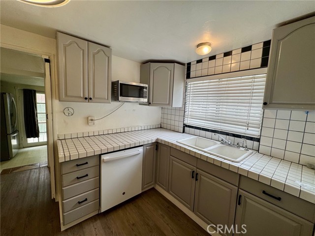 155 S Pennsylvania Avenue, Glendora CA: https://media.crmls.org/medias/cf70c08e-66f6-4661-89b2-39b774fa4b1c.jpg