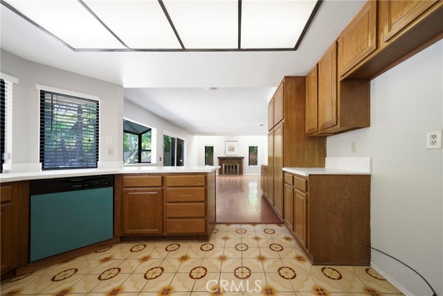 49 Village Loop Road, Pomona CA: https://media.crmls.org/medias/cf71c402-30da-43b2-9680-b5cd0f572fae.jpg