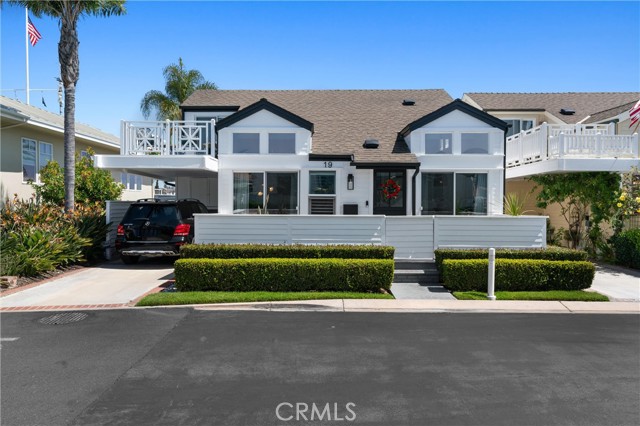 Detail Gallery Image 1 of 41 For 19 Beach Dr, Newport Beach,  CA 92663 - 2 Beds | 2 Baths