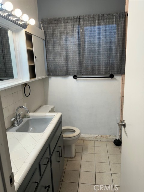 Detail Gallery Image 6 of 8 For 1015 N Roanne Pl, Anaheim,  CA 92801 - 4 Beds | 2 Baths