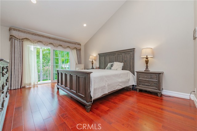 10 La Quinta, Irvine CA: https://media.crmls.org/medias/cf72d23e-135b-4d4d-bfb1-57d69de975bf.jpg