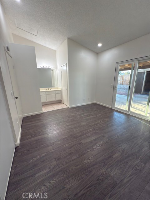 14164 Poplar Street, Hesperia CA: https://media.crmls.org/medias/cf73bac7-3dac-458e-97a8-17408bc8e65e.jpg