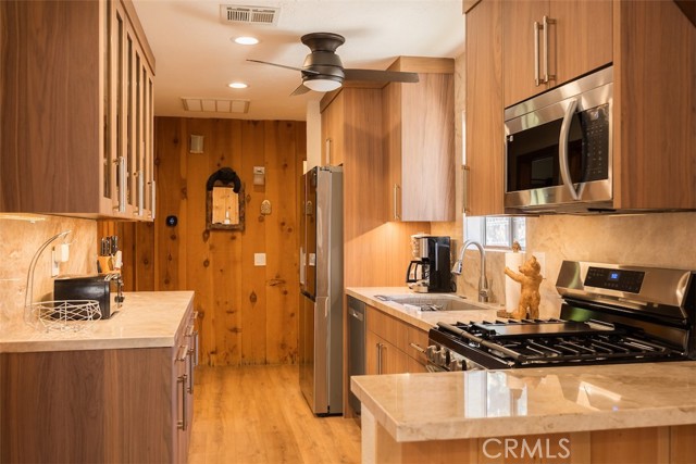 Detail Gallery Image 8 of 40 For 803 Robinhood Bld, Big Bear City,  CA 92314 - 2 Beds | 1 Baths