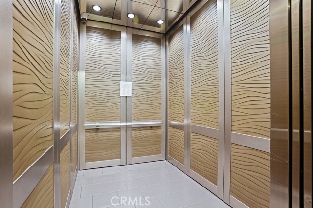 1111 S Grand Avenue, Los Angeles CA: https://media.crmls.org/medias/cf749b37-b4e5-4d3d-896f-a50b012eec52.jpg