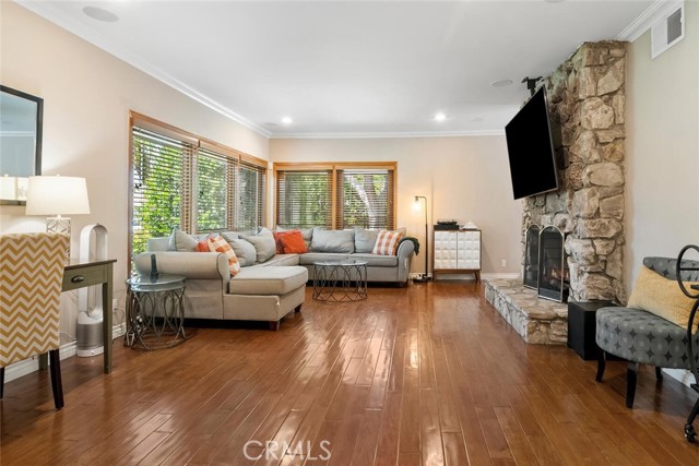 20451 Bermuda Street, Chatsworth CA: https://media.crmls.org/medias/cf75032b-9570-410d-beda-a259631da076.jpg