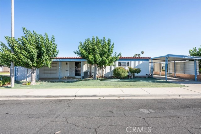 990 Santa Elena Way, Hemet CA: https://media.crmls.org/medias/cf758ebf-5281-43b5-8679-6e8590d81416.jpg