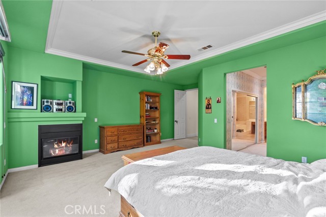 22440 Skylake Place, Saugus CA: https://media.crmls.org/medias/cf766bf2-f2ff-40a1-b3c4-dc77ef42fc3b.jpg