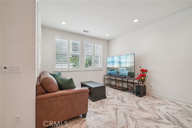 Detail Gallery Image 5 of 23 For 3905 S Oasis Paseo #53,  Ontario,  CA 91761 - 3 Beds | 2/1 Baths