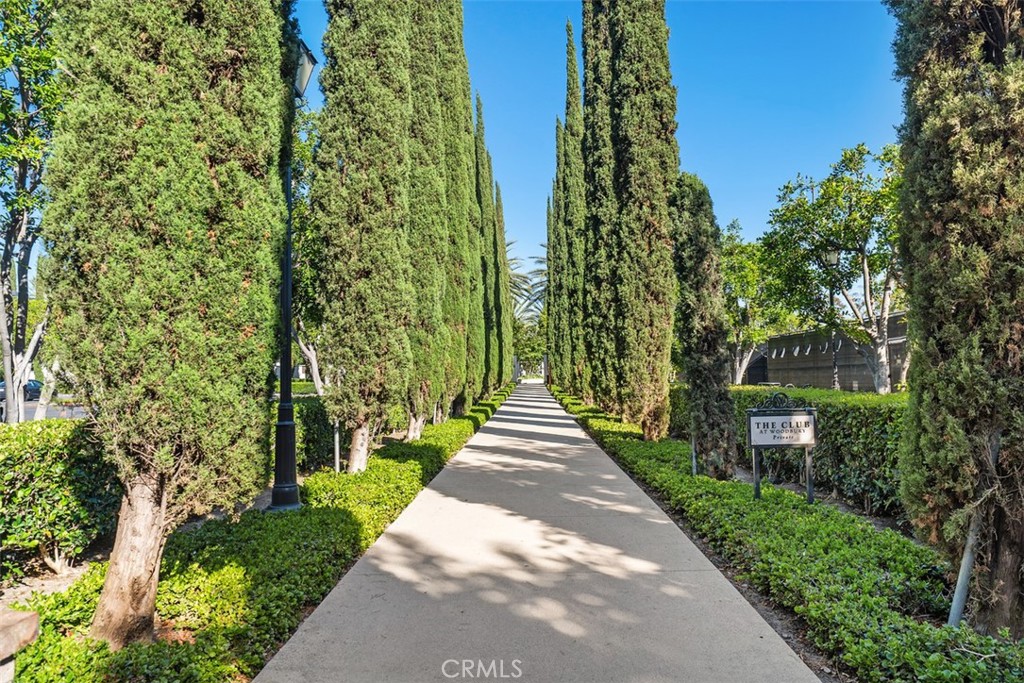 https://media.crmls.org/medias/cf77a55c-52a1-4091-b461-e406132ccf3a.jpg?preset=X-Large