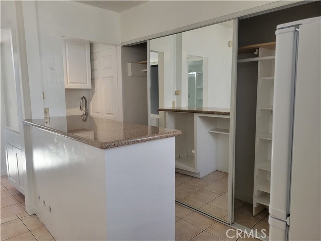 240 Linden Avenue, Long Beach CA: https://media.crmls.org/medias/cf77f086-02a1-4caf-ad43-1689ca12783a.jpg