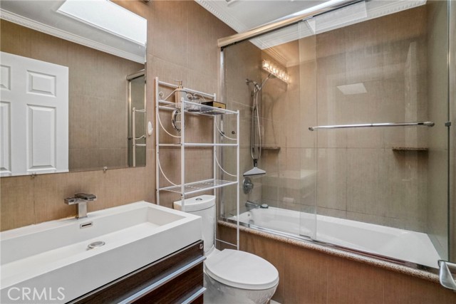 18730 Hatteras Street, Tarzana CA: https://media.crmls.org/medias/cf782a40-ff8f-4042-8ea4-4b376f06bad8.jpg