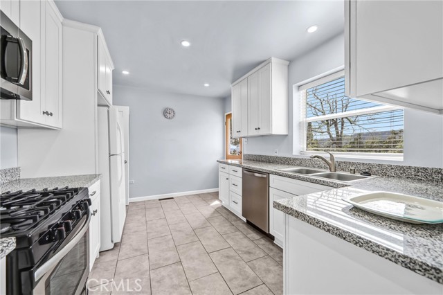 Detail Gallery Image 9 of 25 For 3338 Paraiso Way, La Crescenta,  CA 91214 - 3 Beds | 1 Baths