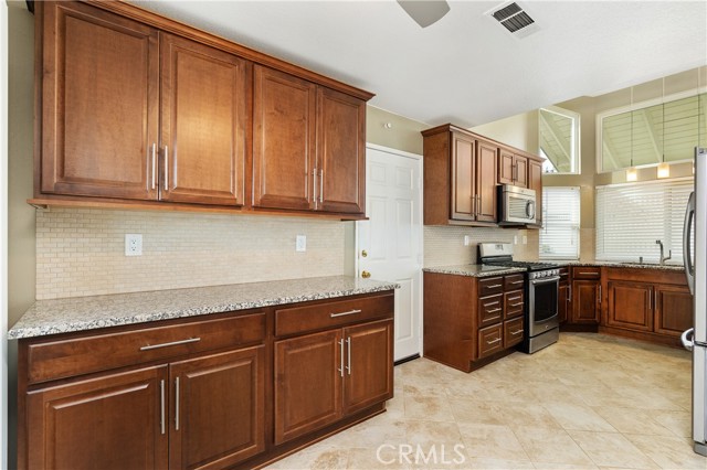 Detail Gallery Image 10 of 36 For 30396 Danube Ct, Temecula,  CA 92591 - 4 Beds | 2 Baths