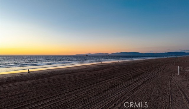 Detail Gallery Image 37 of 38 For 647 2nd, Hermosa Beach,  CA 90254 - 3 Beds | 2/1 Baths