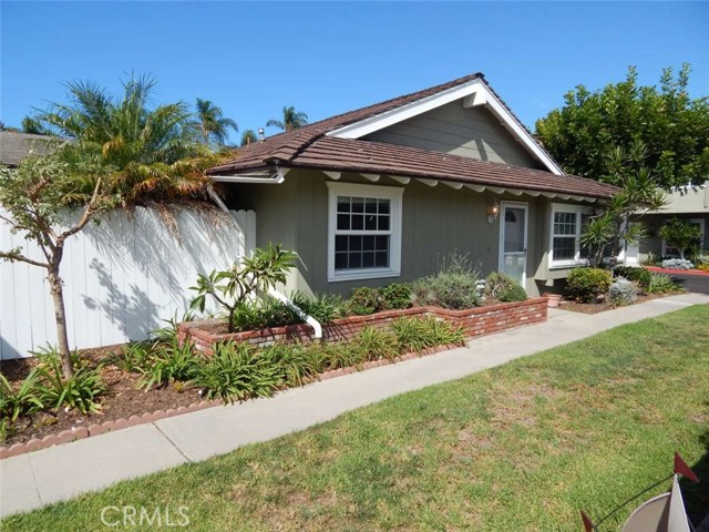 16862 Canyon Ln, Huntington Beach, CA 92649