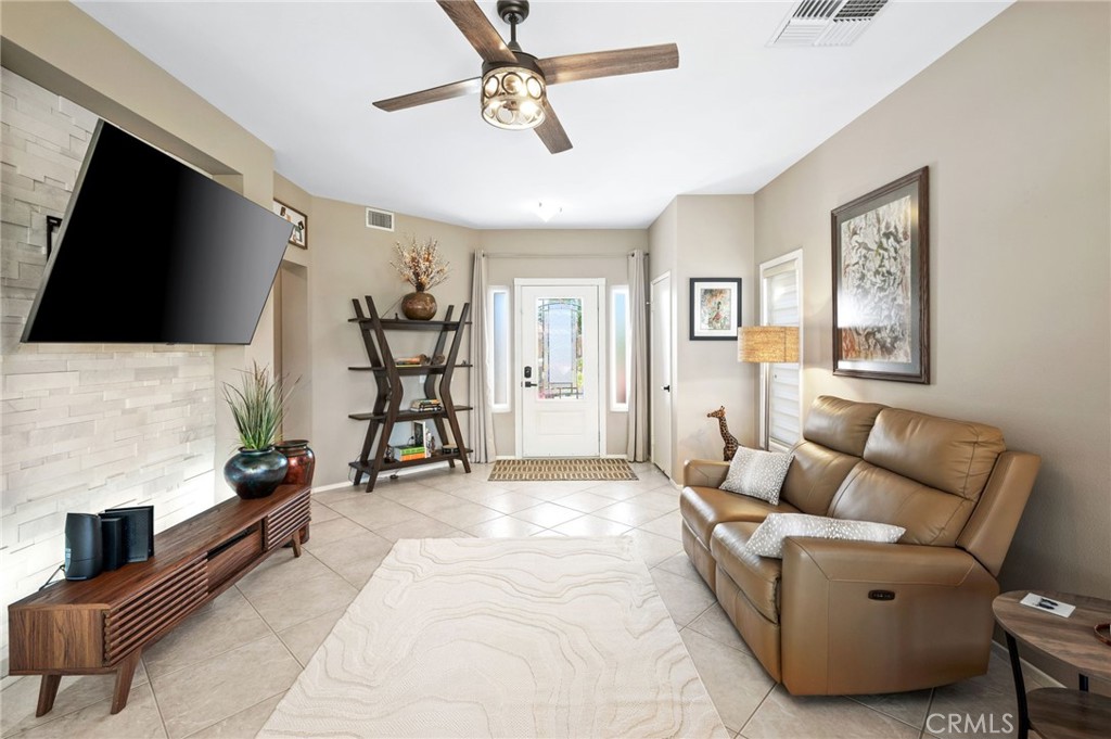 MLS #OC25250704 image #8