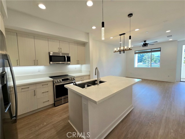 Detail Gallery Image 20 of 26 For 18 E Sunset, Long Beach,  CA 90805 - 3 Beds | 3 Baths