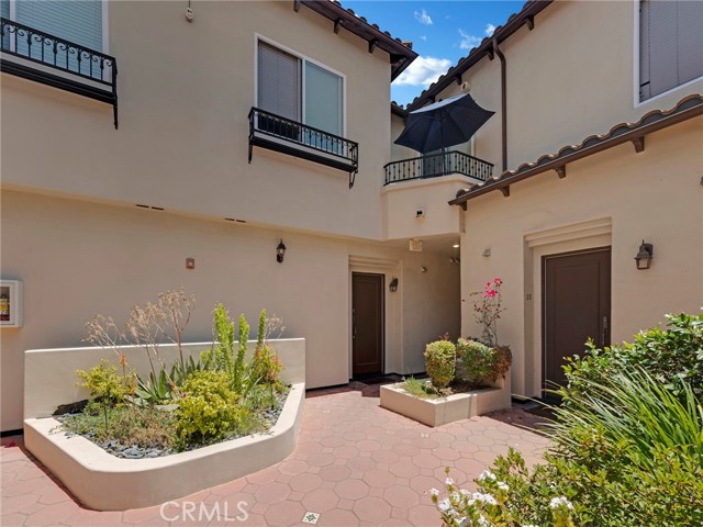 5753 White Oak Avenue, Encino CA: https://media.crmls.org/medias/cf7ba393-c1c2-45c6-8222-6a55b27b84b3.jpg