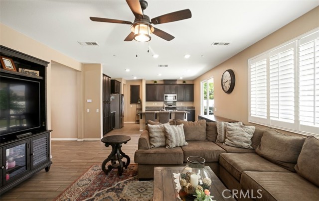 17995 Lacebark Court, San Bernardino CA: https://media.crmls.org/medias/cf7ce1a0-43b7-45d1-af70-e19f5982c2d5.jpg