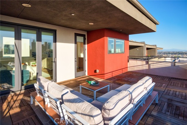 1050 N Joels Place, Los Angeles CA: https://media.crmls.org/medias/cf7d076c-98e5-434b-856e-380c6632e729.jpg