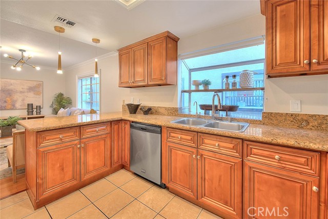 Detail Gallery Image 12 of 43 For 32 N Almansor St #D,  Alhambra,  CA 91801 - 3 Beds | 3 Baths