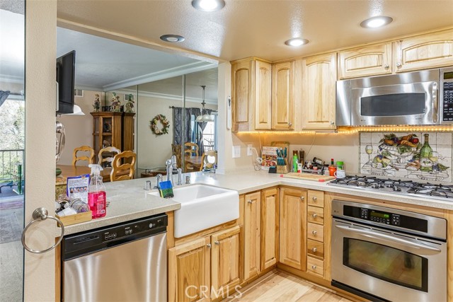 Detail Gallery Image 8 of 26 For 18571 Glenview Ct, Tehachapi,  CA 93561 - 3 Beds | 3/1 Baths