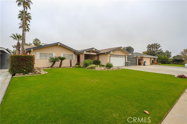 Detail Gallery Image 2 of 33 For 2416 Bladen, Bakersfield,  CA 93309 - 3 Beds | 2 Baths