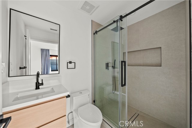 Detail Gallery Image 9 of 9 For 6607 Troost Ave, North Hollywood,  CA 91606 - 3 Beds | 3 Baths