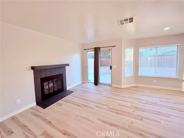 Detail Gallery Image 5 of 15 For 3515 W Avenue J4, Lancaster,  CA 93536 - 4 Beds | 3 Baths