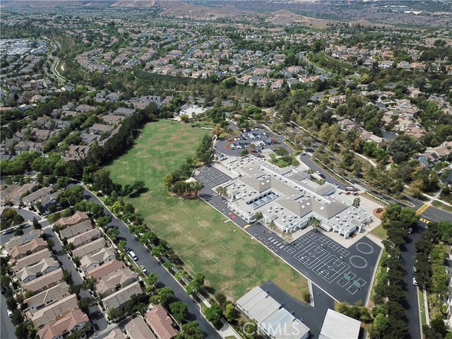 7 Bluewing Lane, Ladera Ranch CA: https://media.crmls.org/medias/cf7f51f3-cd6f-47cc-bdd5-b1ebf68895c1.jpg