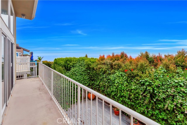 176 Sunset Terrace, Laguna Beach CA: https://media.crmls.org/medias/cf805f58-4526-4966-9537-d6a166572997.jpg