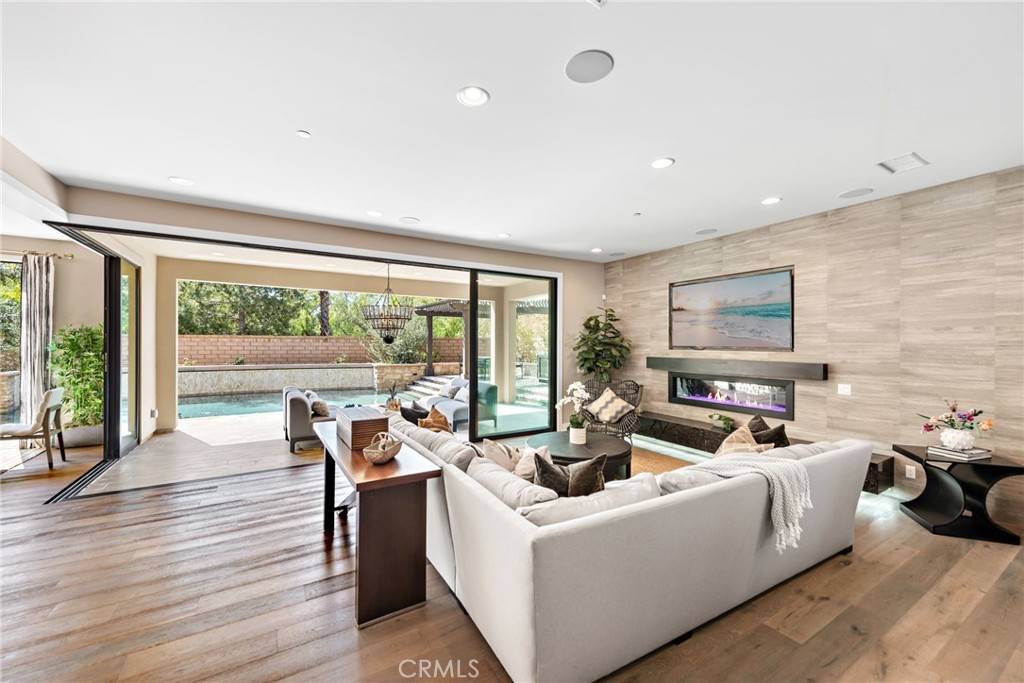 Cf806cc0 0c8e 49d8 9adf 3e90ec839cfe