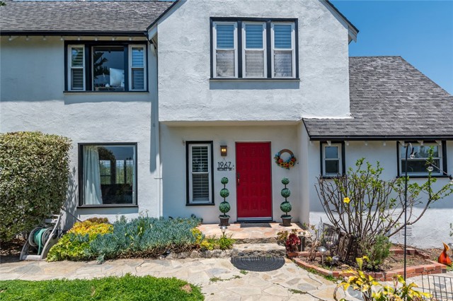1967 Hilldale Drive, La Canada Flintridge CA: https://media.crmls.org/medias/cf807e51-bfab-4851-ab77-5a21ceead9db.jpg