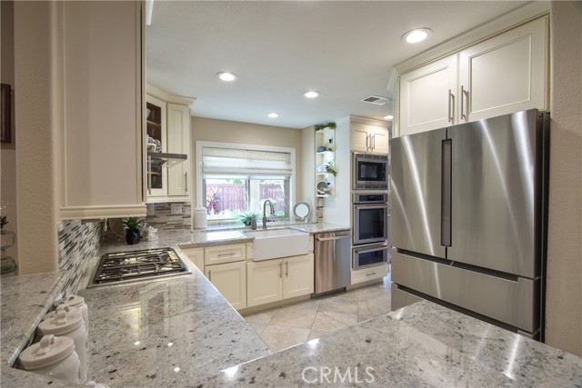 Detail Gallery Image 16 of 45 For 40085 Villa Venecia, Temecula,  CA 92591 - 4 Beds | 3 Baths