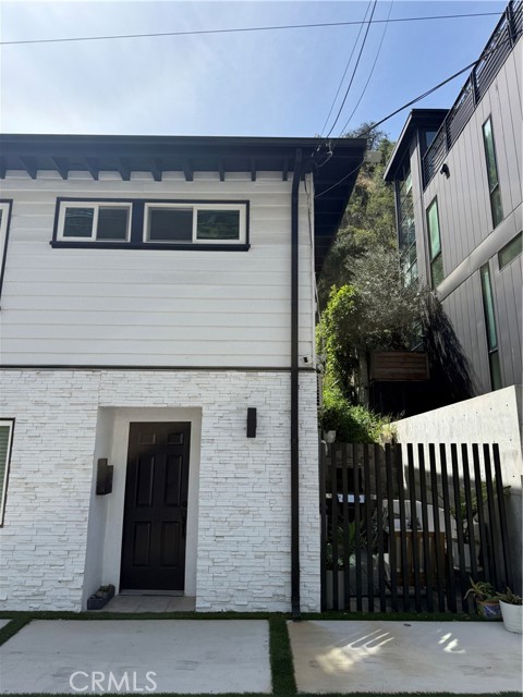 Detail Gallery Image 20 of 22 For 1303 N Beverly Glen Bld, Los Angeles,  CA 90077 - 1 Beds | 1/1 Baths