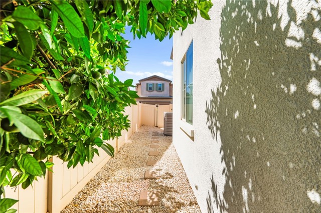 27620 Desert Gold Court, Murrieta CA: https://media.crmls.org/medias/cf80c6c1-0934-4e04-a5f9-8326dd2af378.jpg