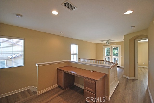 Detail Gallery Image 14 of 21 For 25550 via Ventana, Valencia,  CA 91381 - 3 Beds | 3 Baths