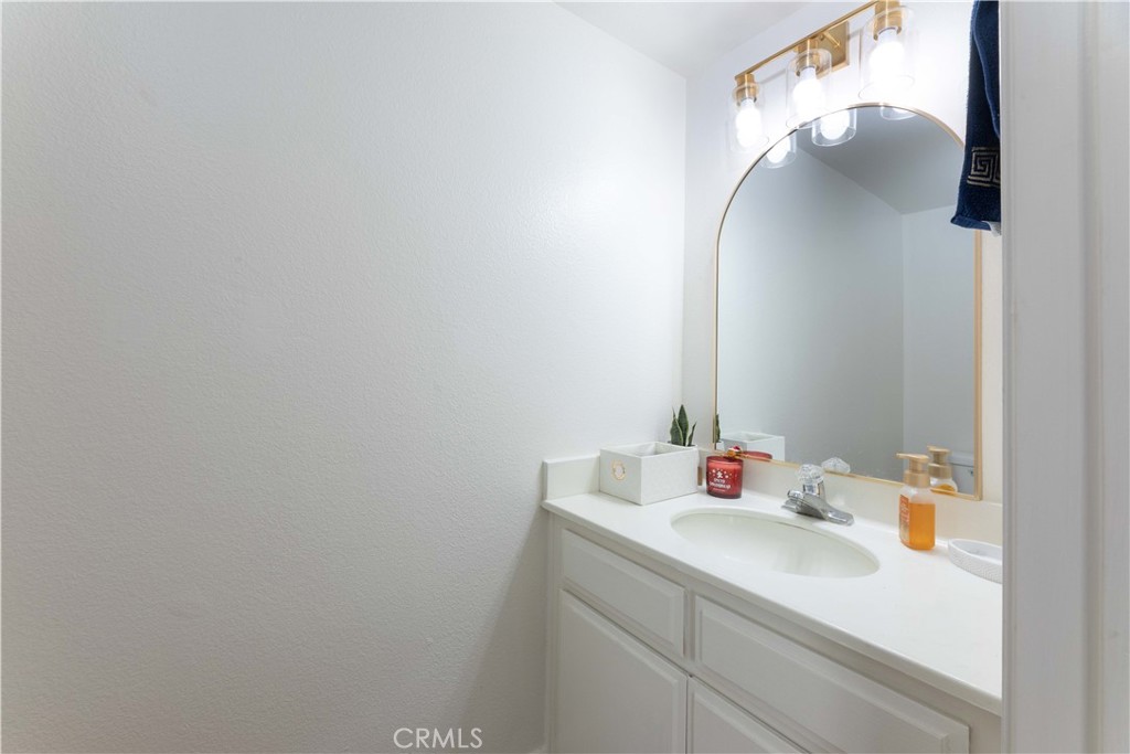 https://media.crmls.org/medias/cf81abd2-f9e7-4568-a897-ff350e045763.jpg?preset=X-Large