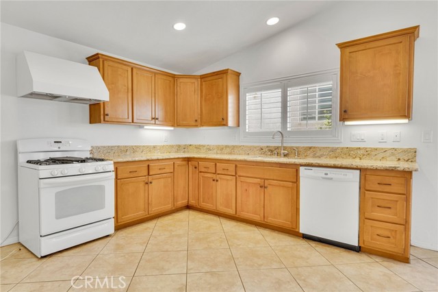 294 W Buffington Street, Upland CA: https://media.crmls.org/medias/cf81e78e-c981-42d2-b2ad-68676ba3738a.jpg