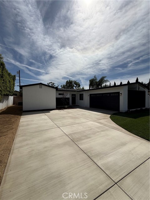 Detail Gallery Image 4 of 40 For 6902 Lasaine Ave, Lake Balboa,  CA 91406 - 3 Beds | 2 Baths