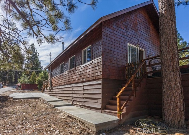 39961 Lakeview Drive, Big Bear Lake CA: https://media.crmls.org/medias/cf822fda-85b0-4da8-8570-563a44862d33.jpg