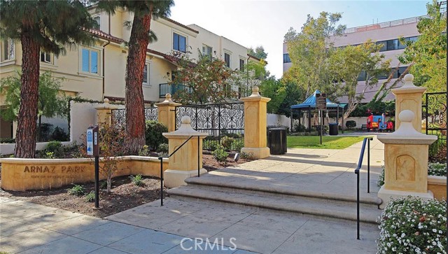 Detail Gallery Image 14 of 14 For 143 N Arnaz #204,  Beverly Hills,  CA 90211 - 2 Beds | 2/1 Baths