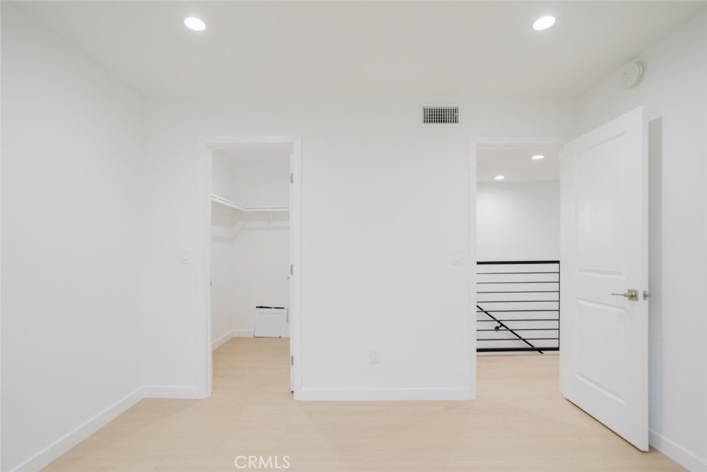 https://media.crmls.org/medias/cf827c8b-86f5-42d9-9924-539d5d391421.jpg?preset=X-Large