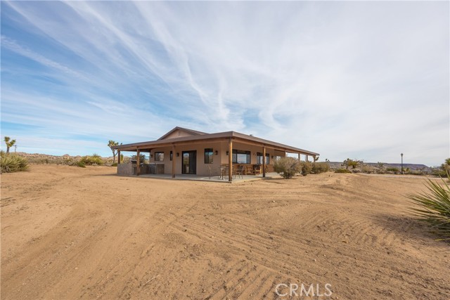 Detail Gallery Image 5 of 46 For 2310 Cottontail Rd, Pioneertown,  CA 92268 - 3 Beds | 3 Baths