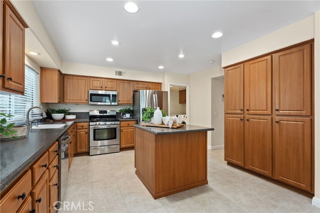 Detail Gallery Image 9 of 50 For 33 Montgomery, Mission Viejo,  CA 92692 - 4 Beds | 3 Baths